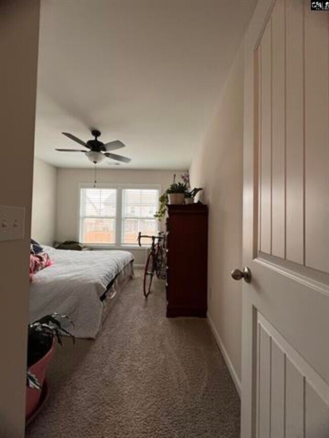 Building Photo - Beautiful Elgin Home with 4 Bedrooms, Smar...