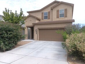 Building Photo - Beautiful 4-Bedroom, 2.5-Bathroom Home Loc...