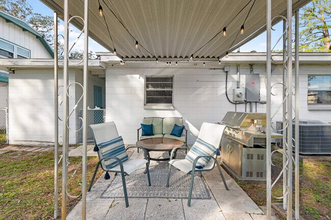 Building Photo - 631 Calhoun St