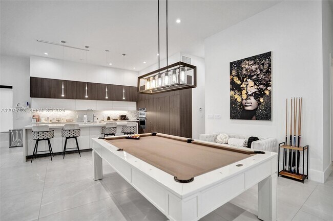 Building Photo - 3909 SW 54th St