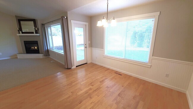 Building Photo - 2130 Strauss Ct E