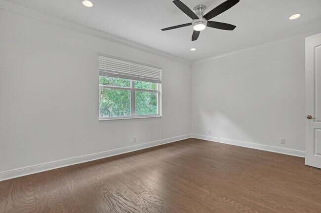 Building Photo - 8332 Cocoplum Sound Ln