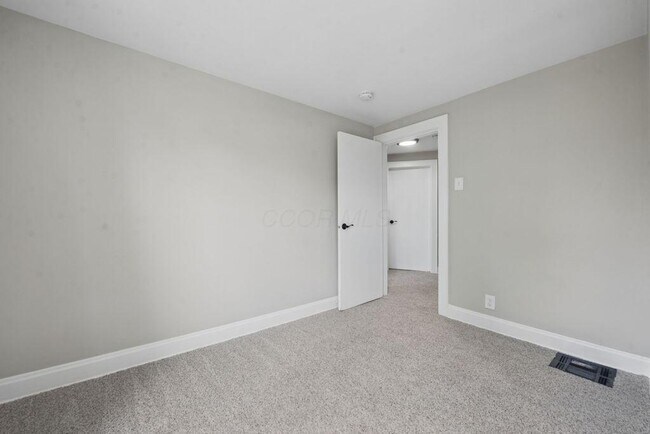 Building Photo - 529 E Morrill Ave