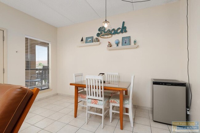 Building Photo - 125 E Retama St