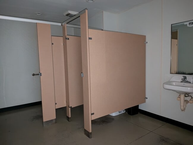 Building Photo - Commercial Retail Space