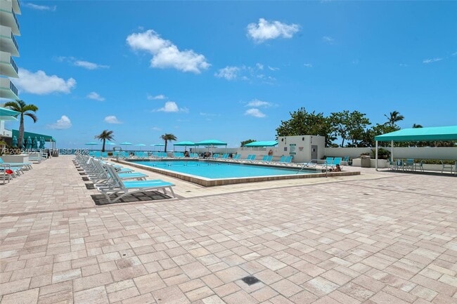 Building Photo - 3725 S Ocean Dr