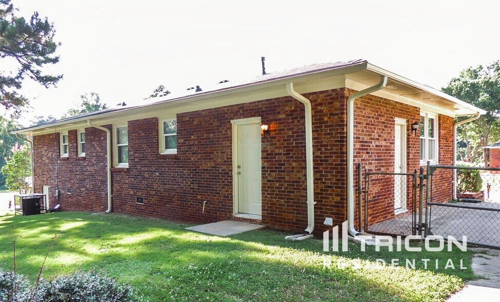 Building Photo - 1679 Cardinal Rd
