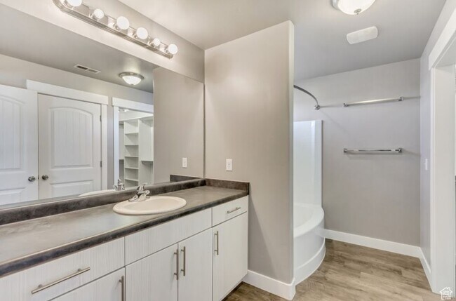Building Photo - 5252 W Armada Way