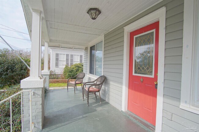 Building Photo - 1504 E Strong St