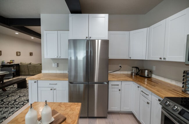 Building Photo - 255 Matterhorn Dr