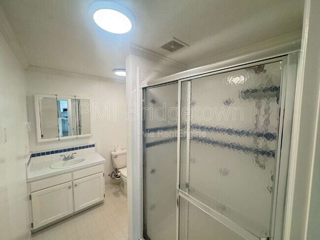 Building Photo - 670 NE 22nd St