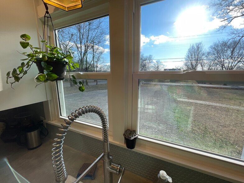 Building Photo - 129 Gordon Ter