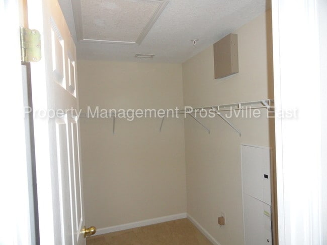 Building Photo - 7067 Deer Lodge Cir