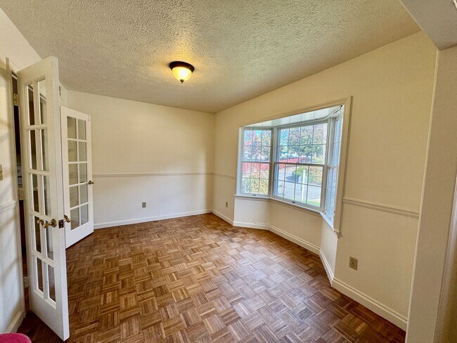 Building Photo - 3 bed/2.5 bath Townhouse near Med Center a...