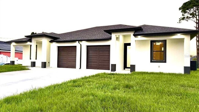 Building Photo - 1043 Albany Ave