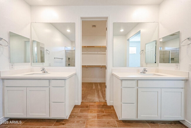 Building Photo - 14766 West Honeysuckle Dr