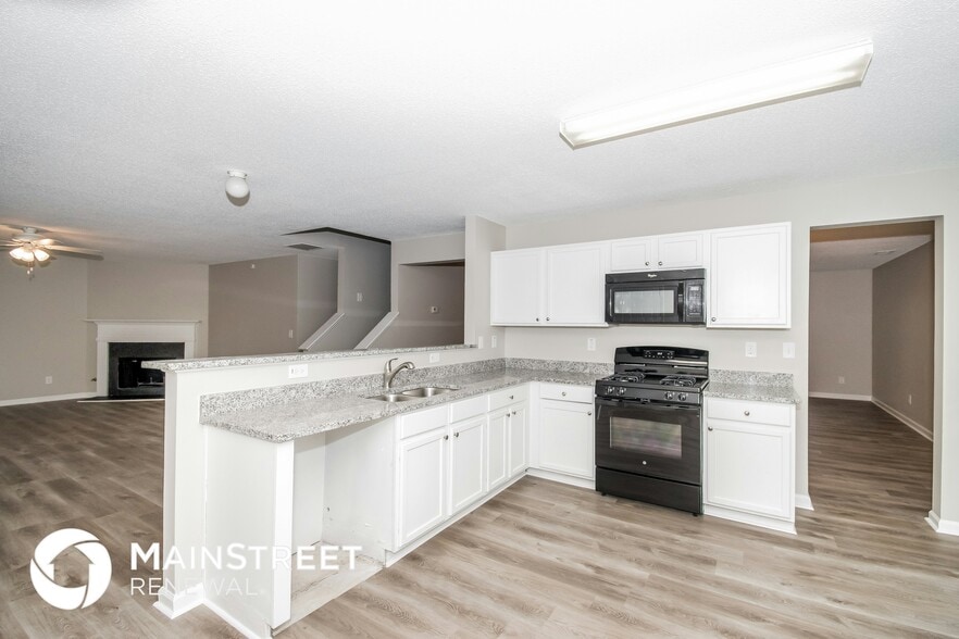 Building Photo - 400 Pinevale Ct