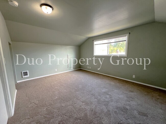 Building Photo - 2035 Harvard Dr