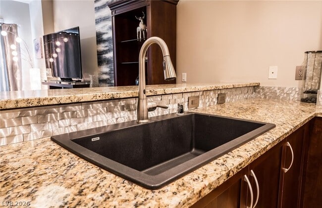 Building Photo - 150 S Las Vegas Blvd