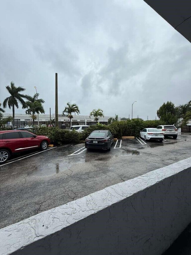 Building Photo - 2225 NE 123rd St