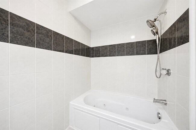 Building Photo - 15414 Ripplestream Dr