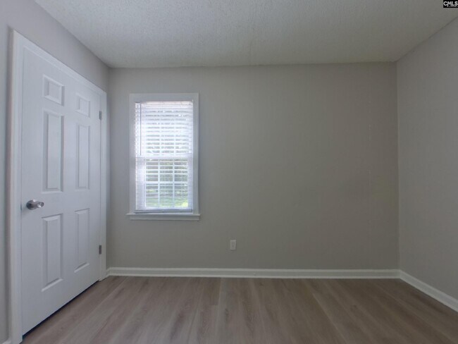 Building Photo - 516 Kenton Dr