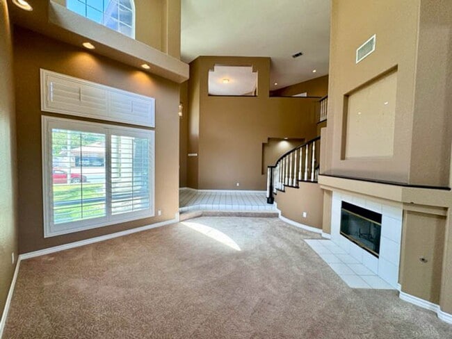 Building Photo - COMING SOON! Large Murrieta home available for LEASE!