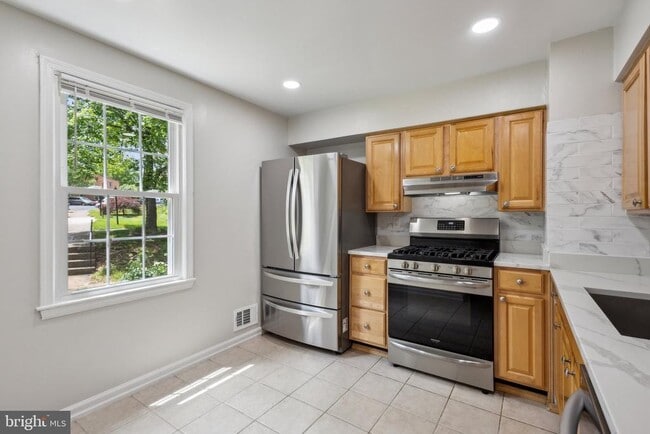 Building Photo - 1204 Fox Run Pl