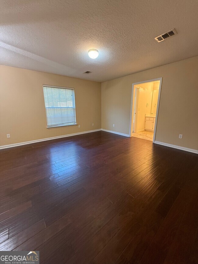 Building Photo - 22 Robins Ct