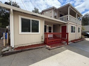 Building Photo - Petite 2 Bedroom, 1 Bath with yard
