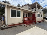 Building Photo - Petite 2 Bedroom, 1 Bath with yard