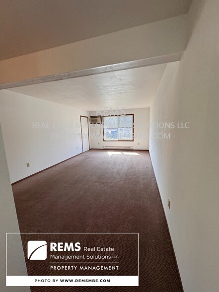Building Photo - 554 E Slifer St