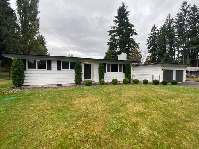 Building Photo - Woodland Creek Rambler on Corner lot with large yard
