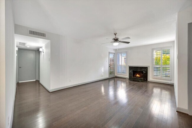 Building Photo - 1601 S Shepherd Dr