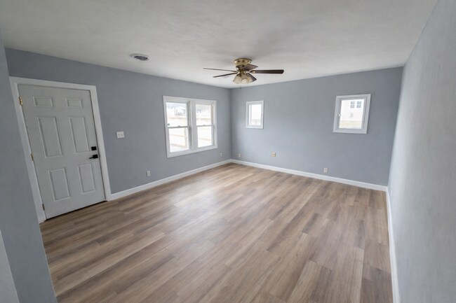 Building Photo - 2 bed, 1 bath in quiet East Alton neighborhood!