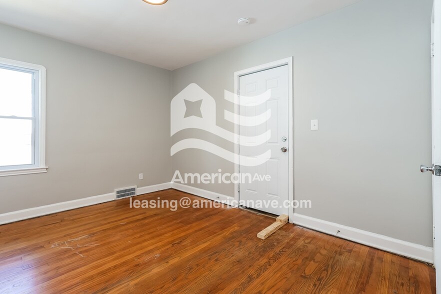 Building Photo - 12400 Duchess St