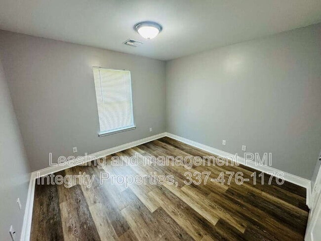 Building Photo - 127 Country Living Dr