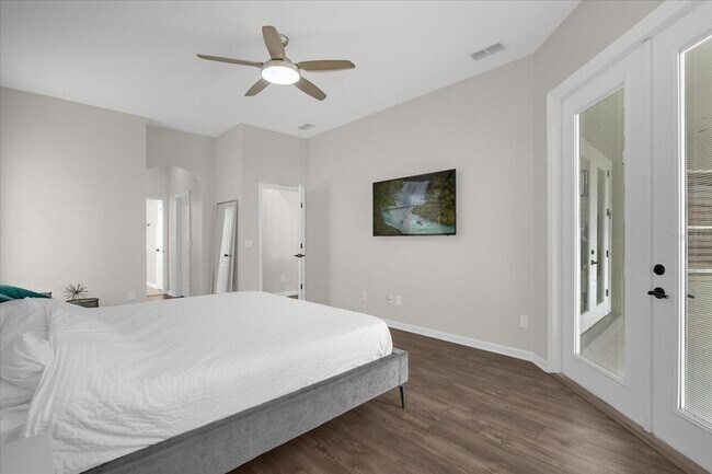 Building Photo - 10175 Cove Lake Dr