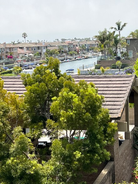 Building Photo - 1901 S Victoria Ave