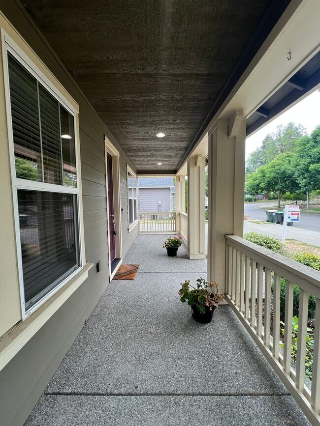 Building Photo - Large 5 Bedroom Home in Tumwater