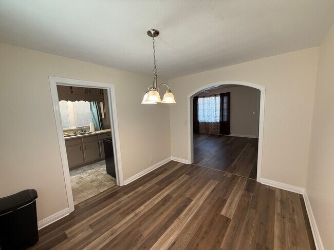 Building Photo - Walking Distance to Pell City Courthouse, ...