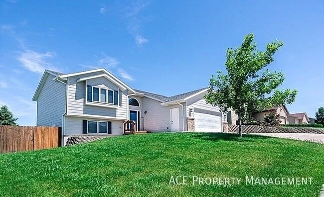 Building Photo - 112 Viking Dr