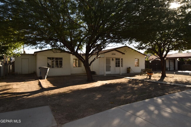 Building Photo - 256 Yale Ave