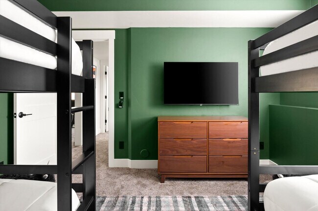 Building Photo - 323 Deer Creek Rd