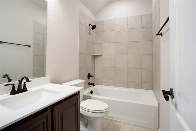 Building Photo - 812 Woodview Ct