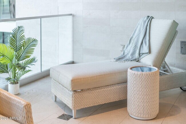 Building Photo - 6587 N Palmeraie Blvd