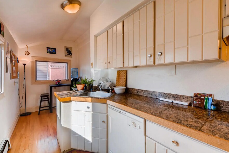 Building Photo - 1035 N Marion St