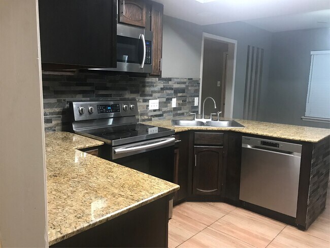 Building Photo - 8110 Streamside Dr