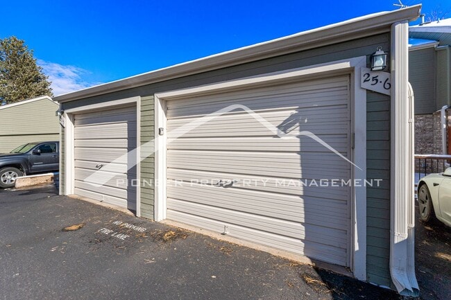 Building Photo - Fantastic Townhome with 1-Car Attached Garage, and Central AC!