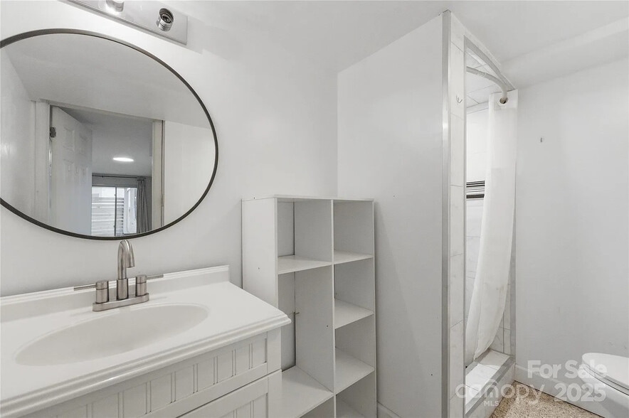 Building Photo - Room in House on Cox Mill Rd